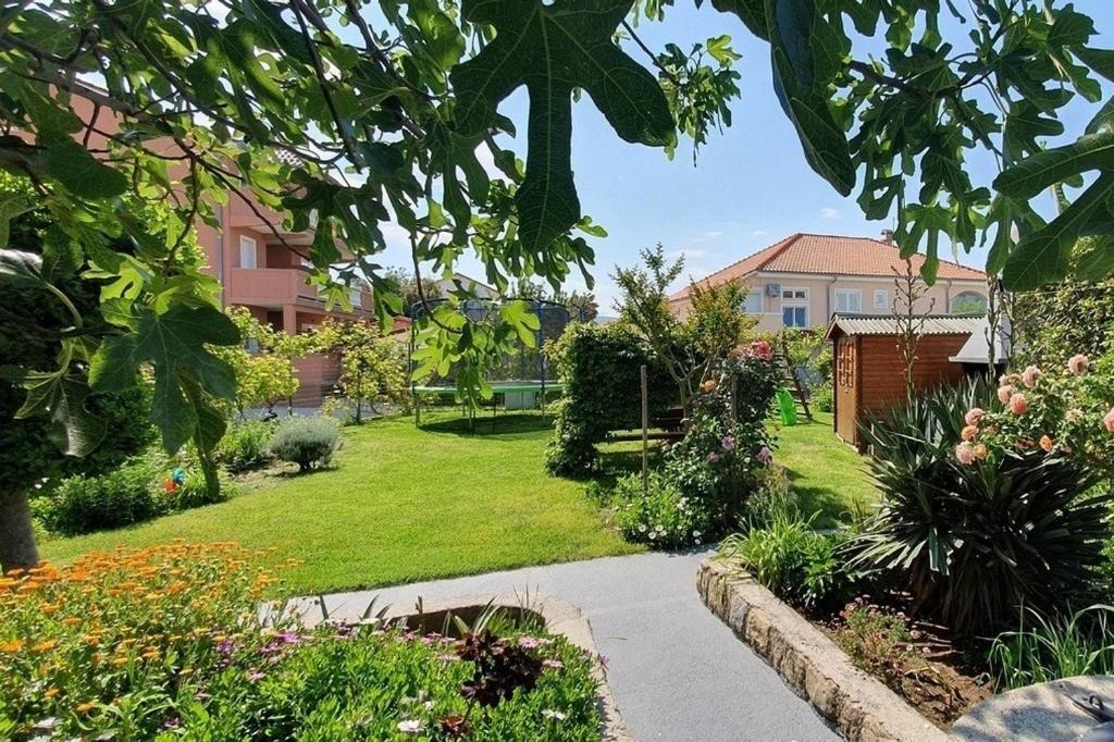 Apartments For Families With Children Lopar, Rab - 22227 Dış mekan fotoğraf